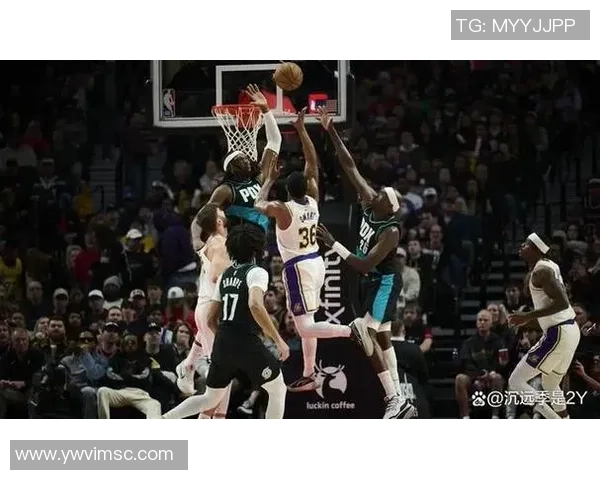 分明在场上一点效果都没有，湖人却非要将他留在轮换阵型中？